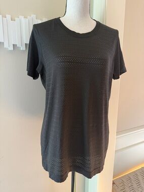 Lululemon Swiftly Breathe SS Top 12 Black Perforated Running Gym Workout Shirt